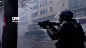 Aksi Damai 110 Ribu Orang di Paris Berujung Bentrok dengan Polisi