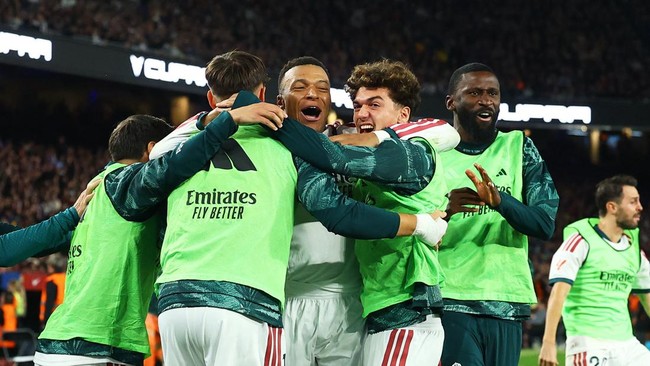 Soccer Football - LaLiga - FC Barcelona v Real Madrid - Spotify Camp Nou, Barcelona, Spain - October 25, 2026 Real Madrid's Kylian Mbappe celebrates scoring their second goal with teammates REUTERS/Albert Gea
