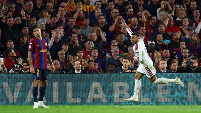 Soccer Football - LaLiga - FC Barcelona v Real Madrid - Spotify Camp Nou, Barcelona, Spain - October 25, 2026 Real Madrid's Kylian Mbappe celebrates scoring their first goal REUTERS/Albert Gea     TPX IMAGES OF THE DAY