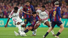 Soccer Football - LaLiga - FC Barcelona v Real Madrid - Spotify Camp Nou, Barcelona, Spain - October 25, 2026 FC Barcelona's Joao Cancelo in action with Real Madrid's Aurelien Tchouameni and Jude Bellingham REUTERS/Bruna Casas