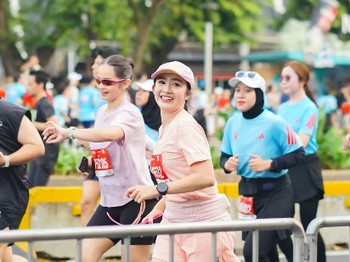 Bareng Enzy Storia, Febby Rastanty juga berhasil menyelesaikan lari jarak jauh 10K dalam JRF yang diselenggarakan pada 25/10 kemarin, Beauties. Tampil dengan outfit pink yang cute!/Foto: instagram.com/febbyrastanty