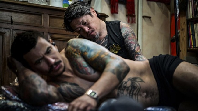 Japanese tattoo artist Horikashi, renowned for his expertise in the traditional hand-poking technique known as