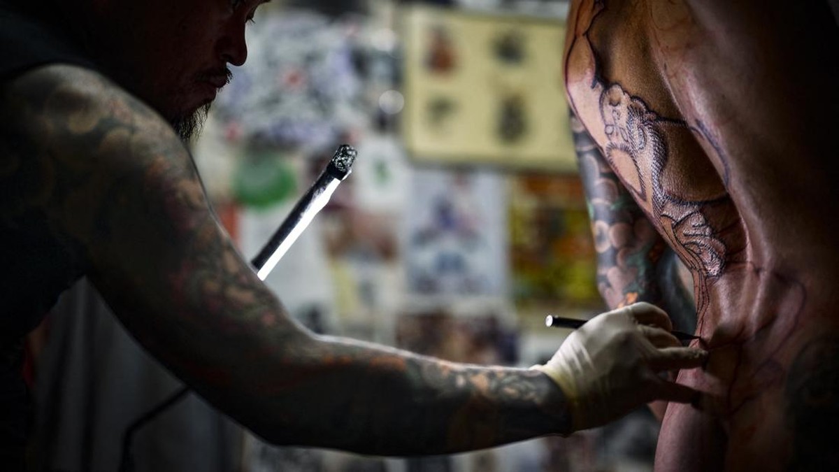 Japanese tattoo artist Horikashi, renowned for his expertise in the traditional hand-poking technique known as