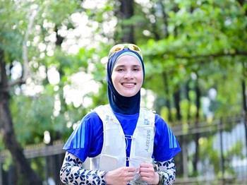 Dwi Handayani, selebgram yang menarik perhatian. Ia berhasil menyelesaikan Half Marathon 21K dalam waktu 2 jam 27 menit, Beauties/Foto: instagram.com/dwihandaanda
