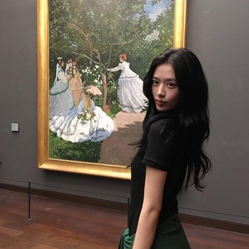Get The Look: Inspirasi Gaya untuk Museum Date ala Yujin IVE