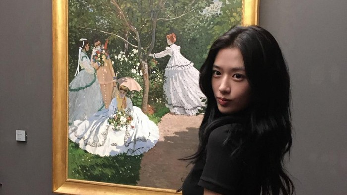 Get The Look: Inspirasi Gaya untuk Museum Date ala Yujin IVE
