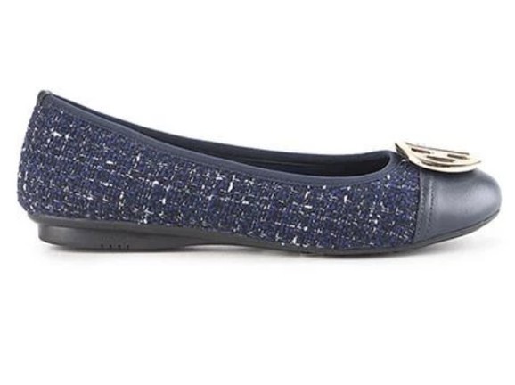 Flat Shoes Baru Bikin Tumit Lecet? Ini Cara Mencegahnya Sebelum Dipakai Seharian