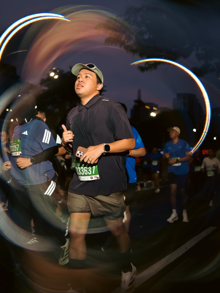Joshua Suherman berhasil dalam tantangan berat di JRF 2026. Ia menjadi finisher di kategori Half Marathon (21 kilometer) dengan waktu 3 jam/Foto: instagram.com/jojosuherman