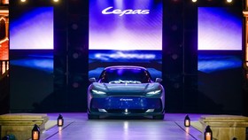 Lepas Aura menjalani debut global di China, namun belum diungkap apakah bakal menjadi mobil listrik murni atau Plug-in Hybrid Electric Vehicle (PHEV).