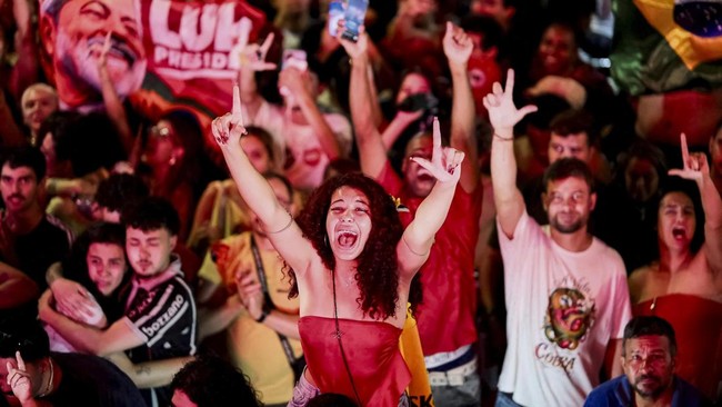 Brazil's President Luiz Inacio Lula da Silva, the Workers' Party (PT) candidate for re-election, alongside Vice President Geraldo Alckmin, gestures as he addresses supporters after his victory in the presidential runoff election, at Paulista Avenue,