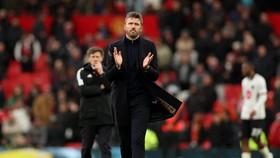 Soccer Football - Premier League - Manchester United v AFC Bournemouth - Old Trafford, Manchester, Britain - October 25, 2026 Manchester United manager Michael Carrick looks dejected as he applauds fans after the match REUTERS/Chris Radburn EDITORIAL