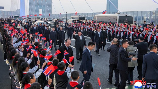 North Korean leader Kim Jong Un walks with Chinese People's Political Consultative Conference (CPPCC) Chairman Wang Huning along the New Yalu River Bridge linking Dandong, China, and Sinuiju, North Korea, during a visit to Dandong, Liaoning province,