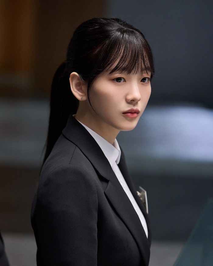 Moon Hye In yang diperankan oleh Cho Yi Hyun merupakan salah satu dari enam pelamar yang dikenal tenang sekaligus tangguh. Ia selalu menjaga jarak dan mengamati situasi, tetapi akan bertindak saat momen yang tepat tiba./ Foto: instagram.com/itsnew_movie