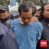 Polisi mendalami kasus pembunuhan sadis Dwi Bagus Martono terhadap istri siri dan anaknya. Temuan forensik mengungkap kengerian perbuatan tersebut.