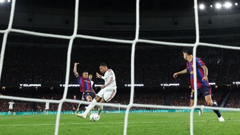 Soccer Football - LaLiga - FC Barcelona v Real Madrid - Spotify Camp Nou, Barcelona, Spain - October 25, 2026 Real Madrid's Kylian Mbappe scores their second goal REUTERS/Albert Gea