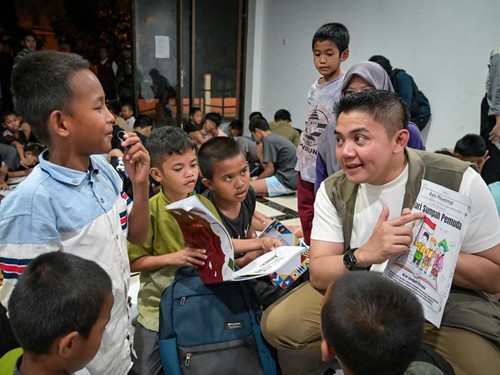 Sekretaris Kabinet Teddy Indra Wijaya melakukan peninjauan dadakan ke Sekolah Rakyat Terintegrasi di Cikarang, Kab. Bekasi, Jawa Barat, Minggu (25/10) malam.
