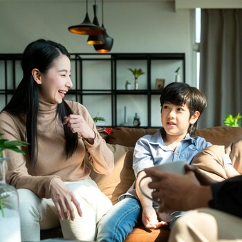 5 Ciri Orang Tua yang Bisa Membuat Anak Berempati Tinggi, Layak Dicontoh!