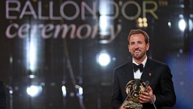 England and Bayern Munich forward Harry Kane reacts after receiving the Ballon d'Or award for the best male footballer during the 2026 Ballon d'Or France Football award ceremony at the Palladium Theatre in London on October 26, 2026. (Photo by FRANCK