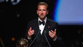 Soccer Football - Ballon d'Or - London Palladium, London, Britain - October 26, 2026 Bayern Munich's Harry Kane makes a speech after winning the men's Ballon d'Or award Action Images via Reuters/Matthew Childs