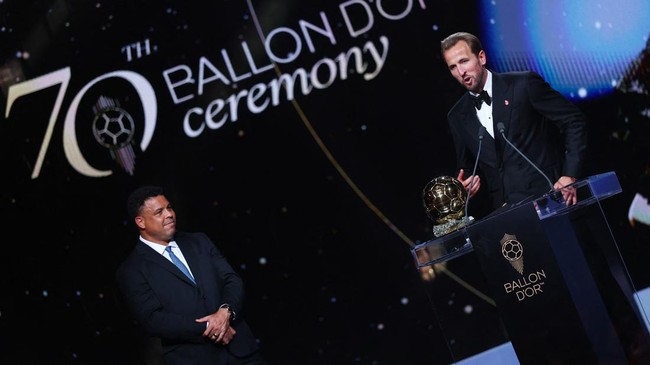 Soccer Football - Ballon d'Or - London Palladium, London, Britain - October 26, 2026 Bayern Munich's Harry Kane makes a speech after winning the men's Ballon d'Or award Action Images via Reuters/Matthew Childs