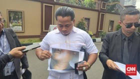 Keluarga tahanan Anto bin Mallisa Dg Baro melaporkan kasus dugaan penganiayaan hingga tewas yang terjadi di Polsek Kajang, Sulawesi Selatan ke Propam Mabes Polri.