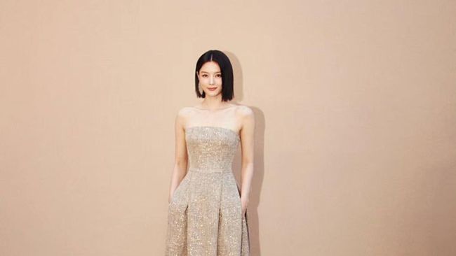 5 Potret Anggun Kim Yoo Jung Saat Menghadiri Acara Brunello Cucinelli di Hong Kong