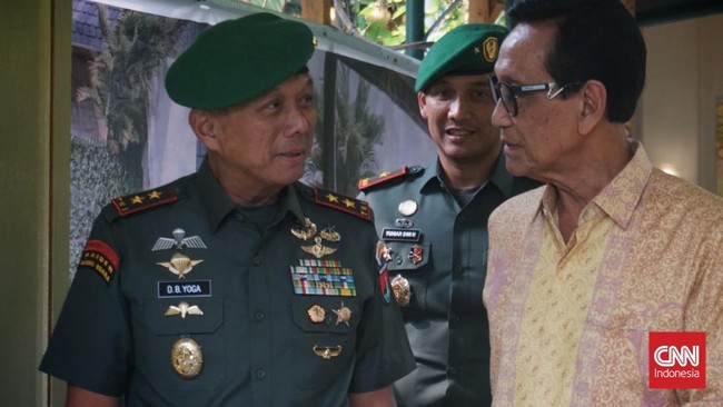 Pangdam XXVI/Mataram, Mayjen TNI Drajad Brima Yoga menemui Gubernur DIY, Sri Sultan Hamengku Buwono X di Kompleks Kepatihan, Kota Yogyakarta, Selasa (27/10).
