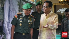 Pangdam XXVI/Mataram, Mayjen TNI Drajad Brima Yoga menemui Gubernur DIY, Sri Sultan Hamengku Buwono X di Kompleks Kepatihan, Kota Yogyakarta, Selasa (27/10).