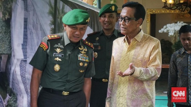 Pangdam XXVI/Mataram, Mayjen TNI Drajad Brima Yoga menemui Gubernur DIY, Sri Sultan Hamengku Buwono X di Kompleks Kepatihan, Kota Yogyakarta, Selasa (27/10).