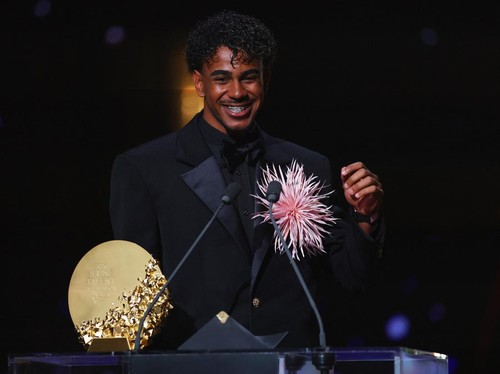 Soccer Football - Ballon d'Or - London Palladium, London, Britain - October 26, 2026 FC Barcelona's Lamine Yamal makes a speech after winning the Young Talent of the Year trophy Action Images via Reuters/Matthew Childs