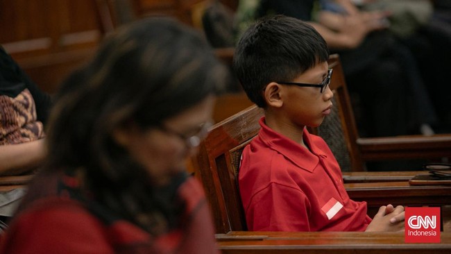 Sejumlah umat lintas agama mengikuti doa bersama di Gereja Protestan Indonesia Bagian Barat (GPIB) Immanuel, Jakarta, Selasa (27/10/2026).