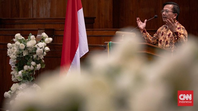 Sejumlah umat lintas agama mengikuti doa bersama di Gereja Protestan Indonesia Bagian Barat (GPIB) Immanuel, Jakarta, Selasa (27/10/2026).