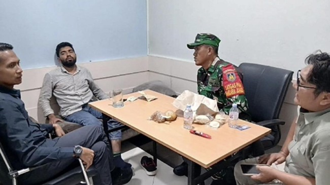 Seorang warga negara asing (WNA) India berinisial MW (31) nekat menyembunyikan serbuk emas seberat 1,14 kilogram senilai Rp2,9 miliar, di dalam duburnya. Ia ditangkap Petugas Bandara Internasional Juanda, Sidoarjo, Jawa Timur, Senin (27/10) kemarin.