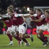 Soccer Football - Carabao Cup - Fourth Round - Fleetwood Town v Arsenal - Highbury Stadium, Fleetwood, Britain - October 27, 2026Fleetwood Town's Rhys Bennett and teammates celebrate winning the penalty shootout. REUTERS/Jon Super