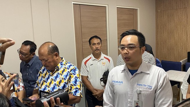 Ketua KONI Jateng, Sujarwanto (kiri) dan Direktur Rumah Sakit Primaya Semarang, Aditya Nugraha (kanan) di RS Primaya Semarang, Kecamatan Tembalang, Kota Semarang, Rabu (28/10/2026). Foto: Arina Zulfa Ul Haq/detikJateng