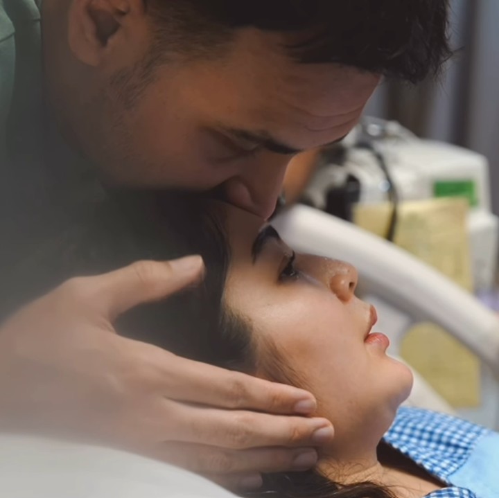 <p>Debi Sagita membagikan momen haru menyambut kelahiran anak pertamanya berjenis kelamin laki-laki bersama sang suami Marco Ivanos melalui akun instagramnya."Selamat datang ke dunia, anak ibu dan bapak tersayang," tulis Debi.(Foto: @debisagita)</p>