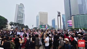 Sejumlah aliansi masyarakat dan mahasiswa menggelar demonstrasi di Bundaran HI, Jakarta, Rabu (28/10).