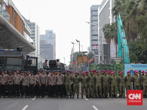 Sejumlah elemen mahasiswa dari Komite Selamatkan Daulat Rakyat (SADAR) melakukan aksi di Kawasan Bundaran Hotel Indonesia, Rabu (28/10/2026). CNNIndonesia/Adhi Wicaksono