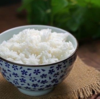 5 Cara Memasak Nasi Pulen dan Harum ala Restoran Jepang di Rumah