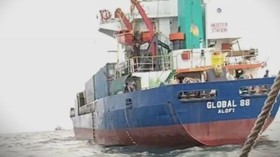 Kapal Kargo TMV Global 88 sedang lego jangkar di perairan Balikpapan, Kalimantan Timur sejak 19 Oktober 2026 usai diamankan TNI AL . ANTARA/HO-Dokumentasi Tim Hukum