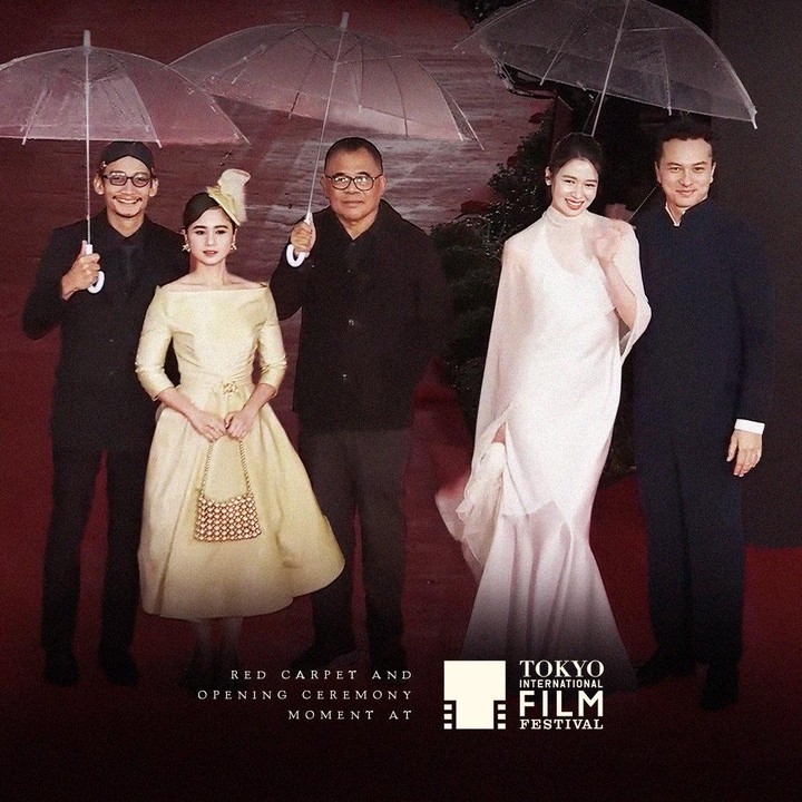 <p>Tokyo International Film Festival 2026 kembali digelar, Bunda. Beberapa artis Tanah Air turut hadir dalam acara yang berlangsung di wilayah Yurakucho, Marunouchi, dan Ginza, Tokyo ini. Mereka adalah Laura Basuki, Tissa Biani, dan aktor Nicholas Saputra. (Foto: Instagram @merahsebelumfajar)</p>