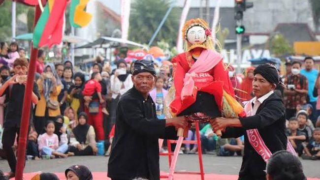 Mengenal 7 Tradisi Memanggil Hujan di Nusantara