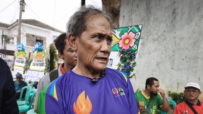 Pelatih Perguruan Silat Naga Hitam Indonesia Cabang Semarang, Suyoto, saat ditemui di rumah duka Ayudiah Rivana Tridiandinita di Kelurahan Gedawang, Kecamatan Banyumanik, Kota Semarang, Rabu (28/10/2026).
