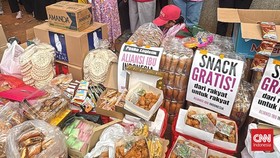 Posko-posko bantuan kemanusiaan untuk Demo 28 Oktober terlihat di sejumlah titik di Bundaran HI, Jakarta Pusat.