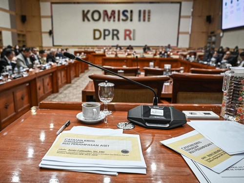 Suasana Rapat Dengar Pendapat Umum (RDPU) Komisi III DPR dengan advokat di Kompleks Parlemen, Senayan, Jakarta, Rabu (28/10/2026). Rapat tersebut membahas masukan dan pandangan terhadap RUU Perampasan Aset terkait Tindak Pidana. ANTARA FOTO/Fauzan