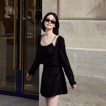 Inspirasi Tampil Modis dengan Little Black Dress ala Song Hye Kyo, Intip Potretnya!