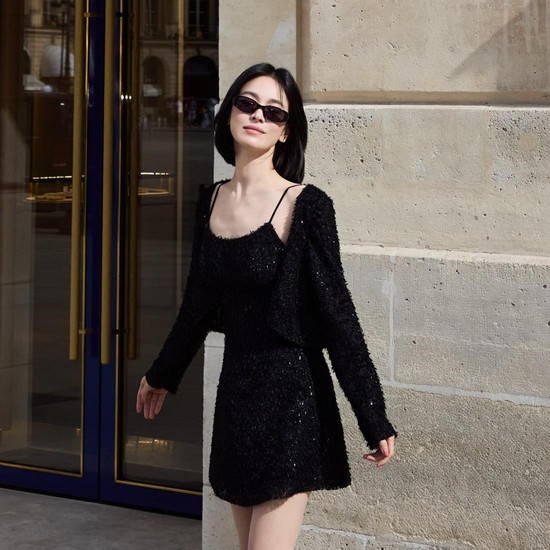 Inspirasi Tampil Modis dengan Little Black Dress ala Song Hye Kyo, Intip Potretnya!