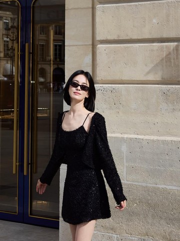 Inspirasi Tampil Modis dengan Little Black Dress ala Song Hye Kyo, Intip Potretnya!
