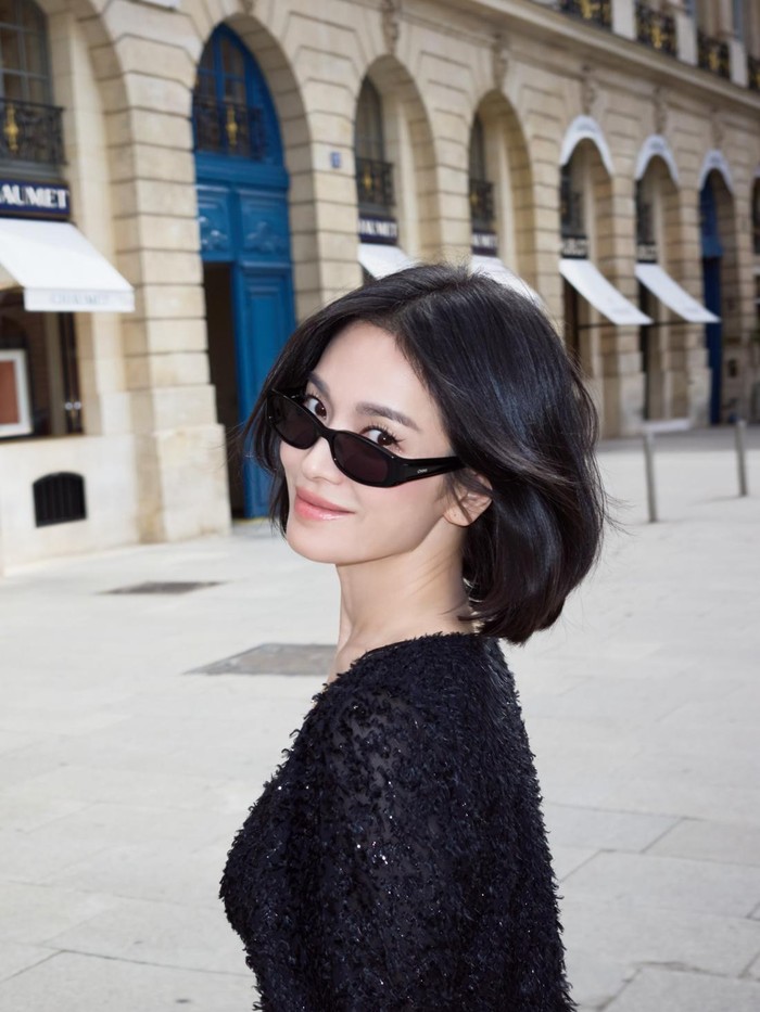 Tertarik mencoba gaya fashion ala Song Hye Kyo ini, Beauties?/ Foto: instagram.com/kyo1122