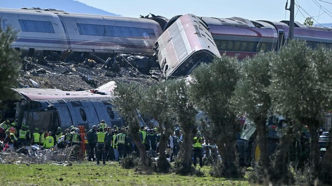 Tabrakan Kereta di Spanyol, 30 Orang Tewas